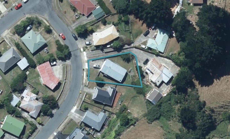 9 Marne Grove, Waitangirua, Porirua - Carousel 1