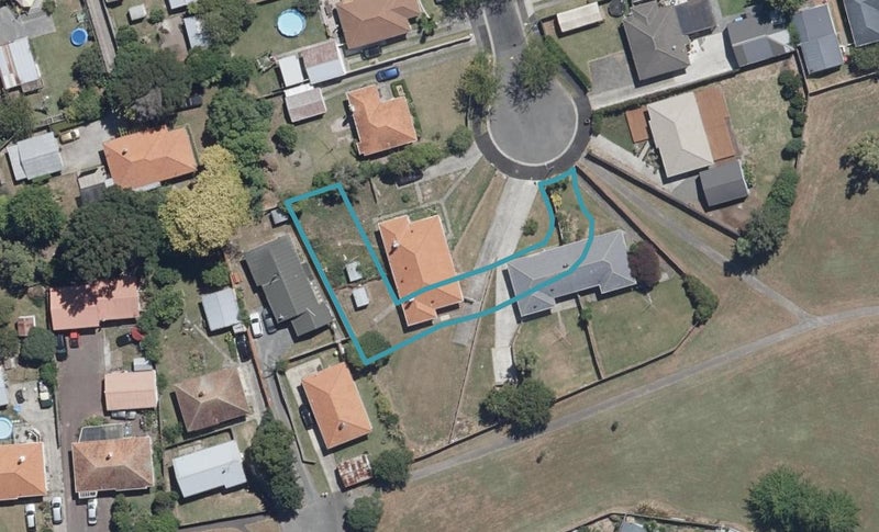 2/12 Armitage Place, Fairfield, Hamilton - Carousel 1