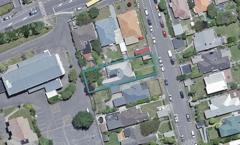 2 Monaghan Avenue, Karori, Wellington - Carousel 1