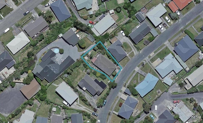 9 Griffiths Grove, Newlands, Wellington - Carousel 1