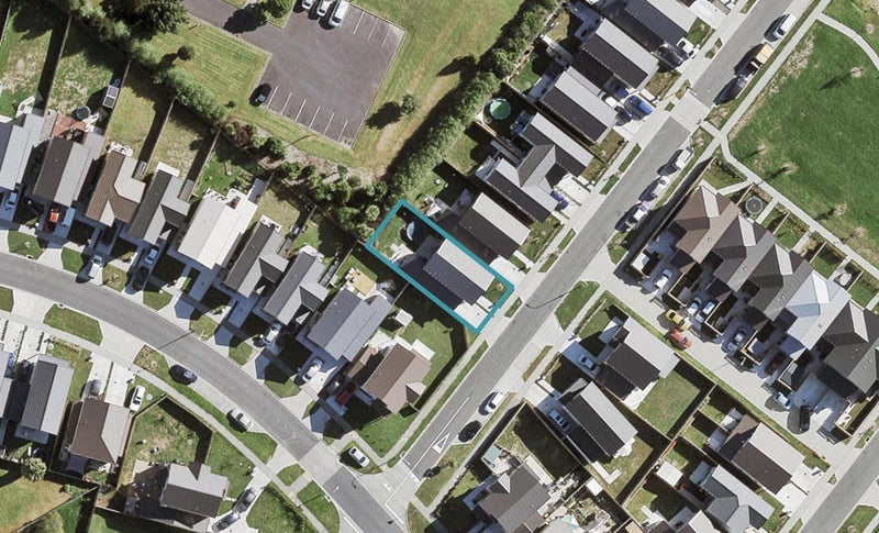 4 Taiaapure Street, Weymouth, Auckland - Carousel 1