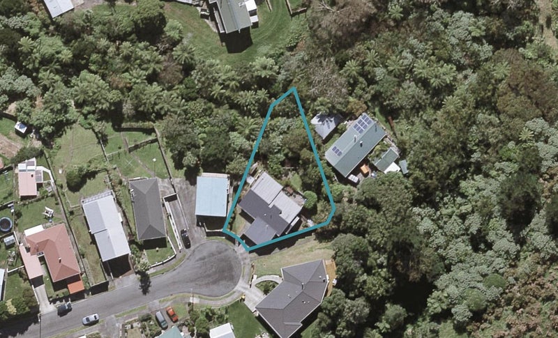 11 Eton Place, Spotswood, New Plymouth - Carousel 1