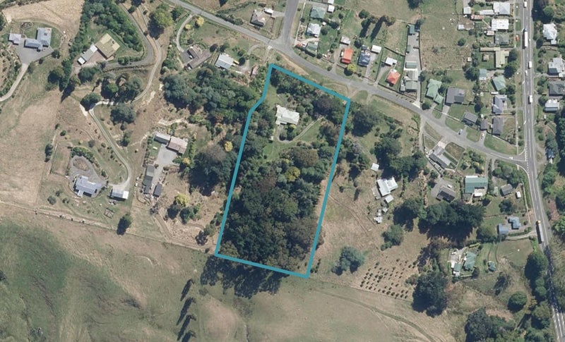 11 Feltham Street, Hunterville - Carousel 1