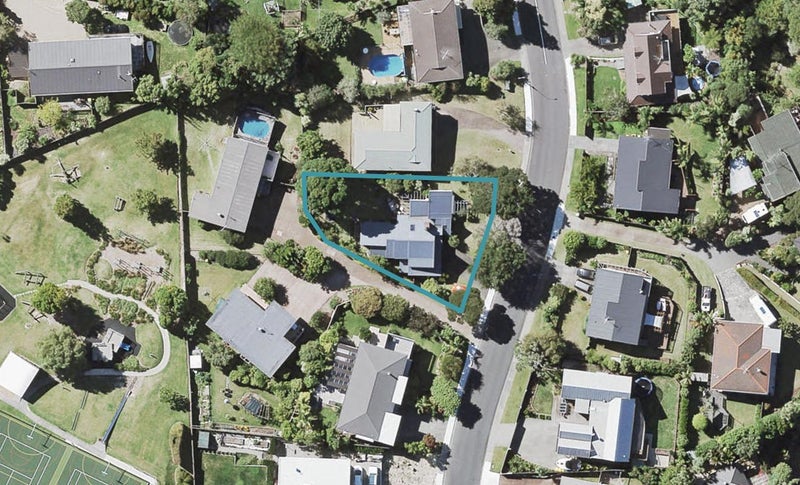 17 St Ives Terrace, Mairangi Bay, Auckland - Carousel 1