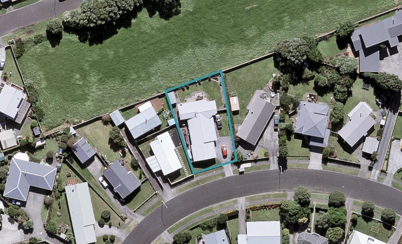 12 Meade Place, Bell Block, New Plymouth - Carousel 1