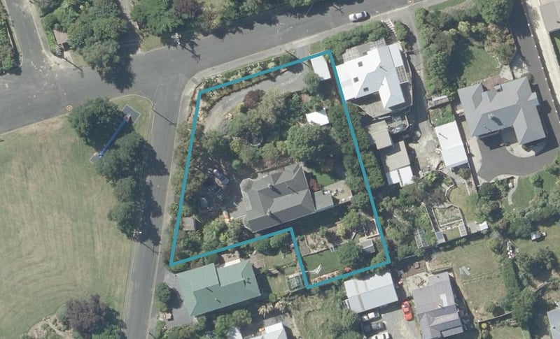 6 Wakatipu Street, Ravensbourne, Dunedin - Carousel 1