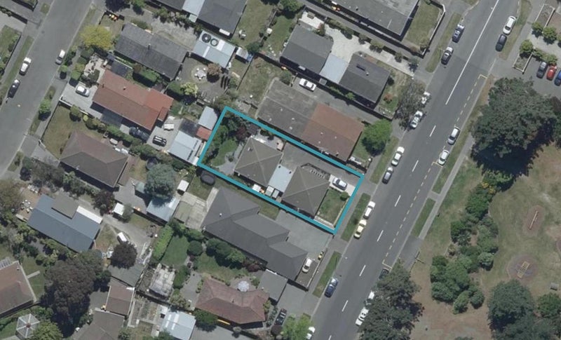 2/215 Queenspark Drive, Parklands, Christchurch - Carousel 1