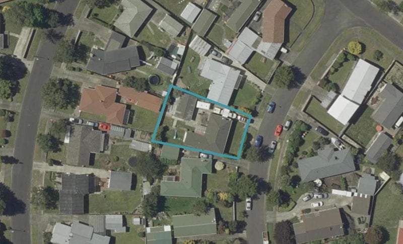 6 Mokau Place, Terrace End, Palmerston North - Carousel 1
