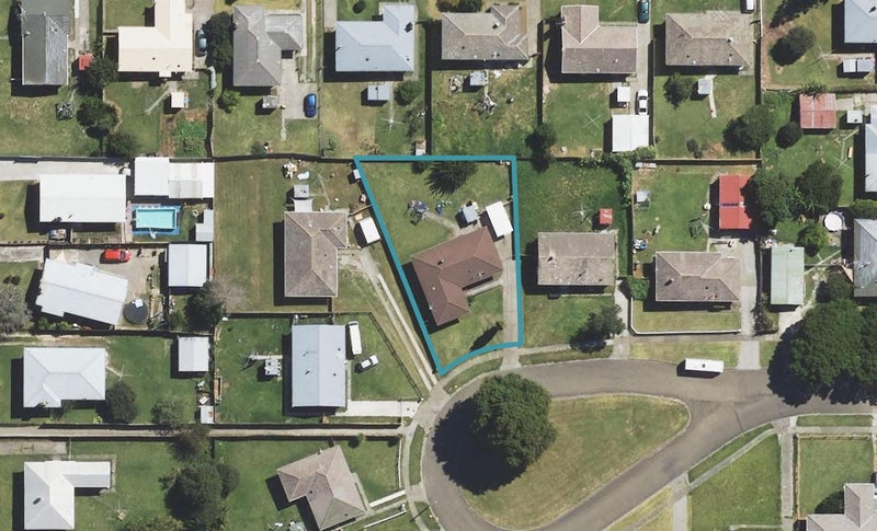 8 Davy Place, Outer Kaiti, Gisborne - Carousel 1