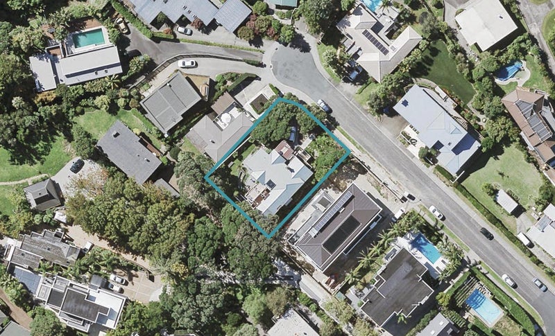 6 Taumata Road, Castor Bay, Auckland - Carousel 1