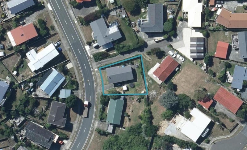 12 Gloaming Hill, Titahi Bay, Porirua - Carousel 1
