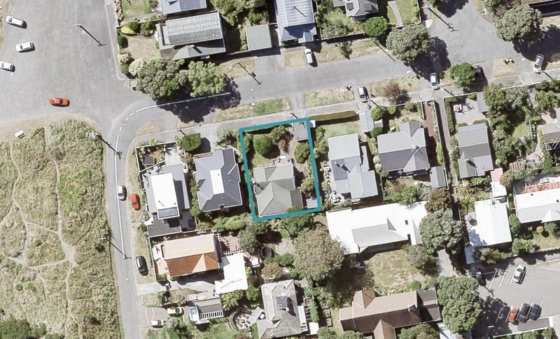 19 Karamu Street, Eastbourne, Lower Hutt - Carousel 1