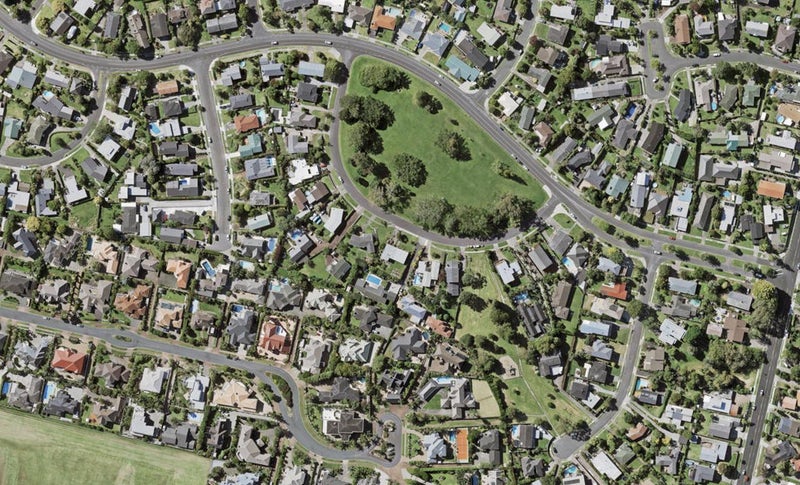 16 Sunnyhill Crescent, Sunnyhills, Auckland - Carousel 1