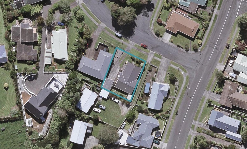 3 Caledonia Place, Highlands Park, New Plymouth - Carousel 1