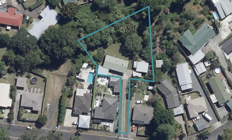 21 Barrie Crescent, Silverdale, Hamilton - Carousel 1