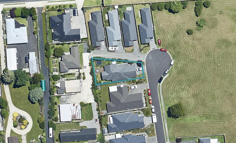 15 Allington Place, Bethlehem, Tauranga - Carousel 1