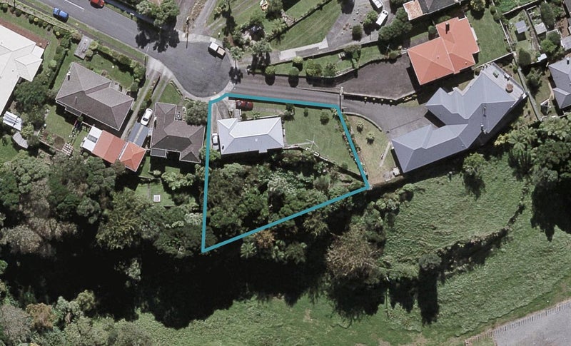 8 Mission Street, Moturoa, New Plymouth - Carousel 1