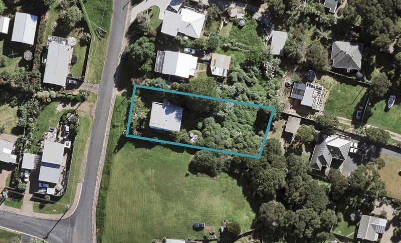 9 Whakarite Road, Ostend, Waiheke Island - Carousel 1