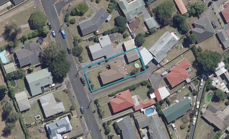 32 Regent Street, Silverdale, Hamilton - Carousel 1
