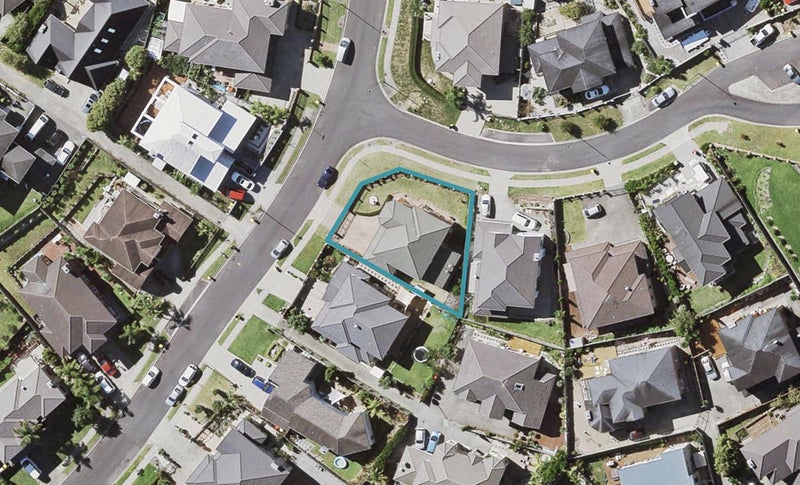 1 Deele Close, Pinehill, Auckland - Carousel 1