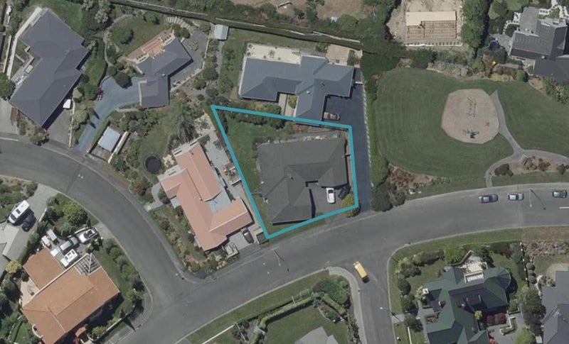 10 Highcrest Heights, Westmorland, Christchurch - Carousel 1