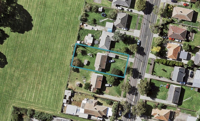 17 Erima Avenue, Point England, Auckland - Carousel 1