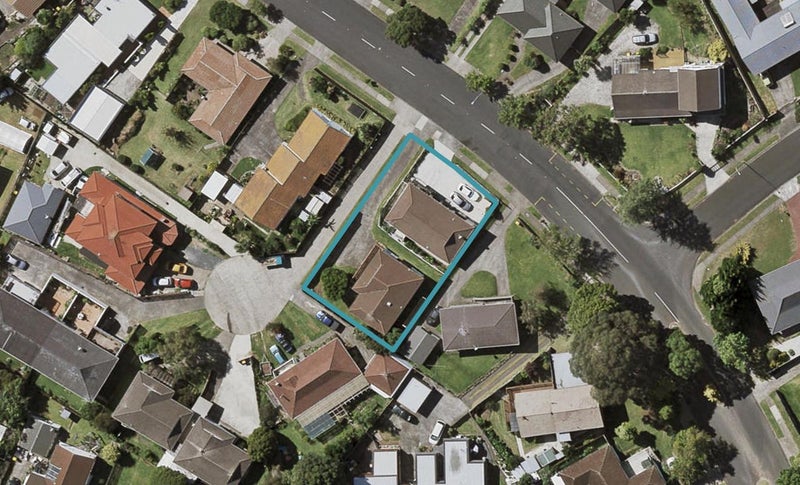 2/16 Diorella Drive, Clover Park, Auckland - Carousel 1