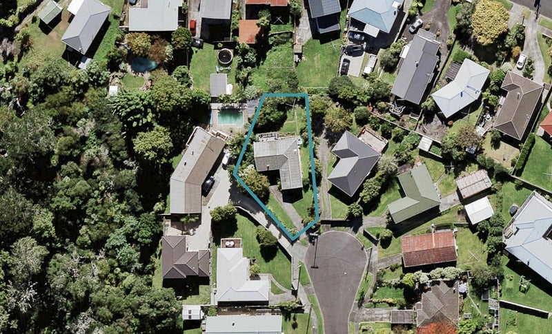 16 Lucknow Place, Blockhouse Bay, Auckland - Carousel 1