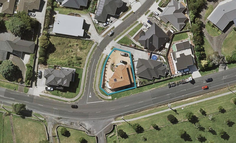 1 Alexia Place, Flat Bush, Auckland - Carousel 1