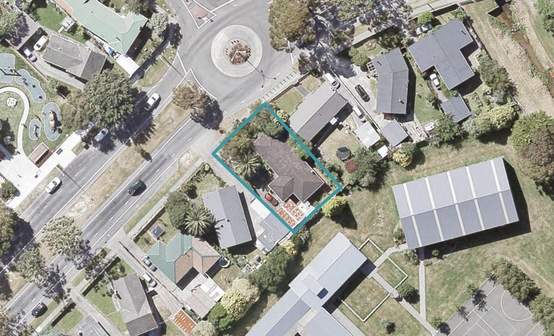 50 Parkway, Wainuiomata, Lower Hutt - Carousel 1