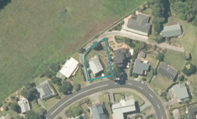 128 Bambury Place, Onemana, Whangamatā - Carousel 1