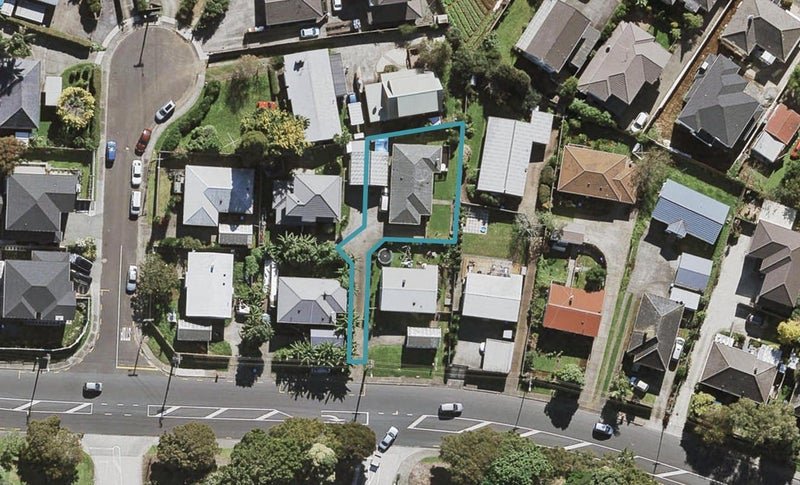13A Carr Road, Three Kings, Auckland - Carousel 1