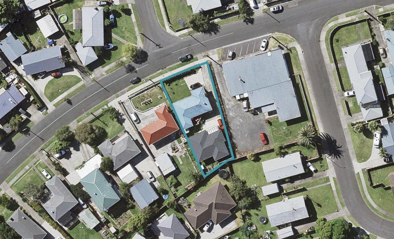 64B Tiraumea Drive, Pakuranga, Auckland - Carousel 1