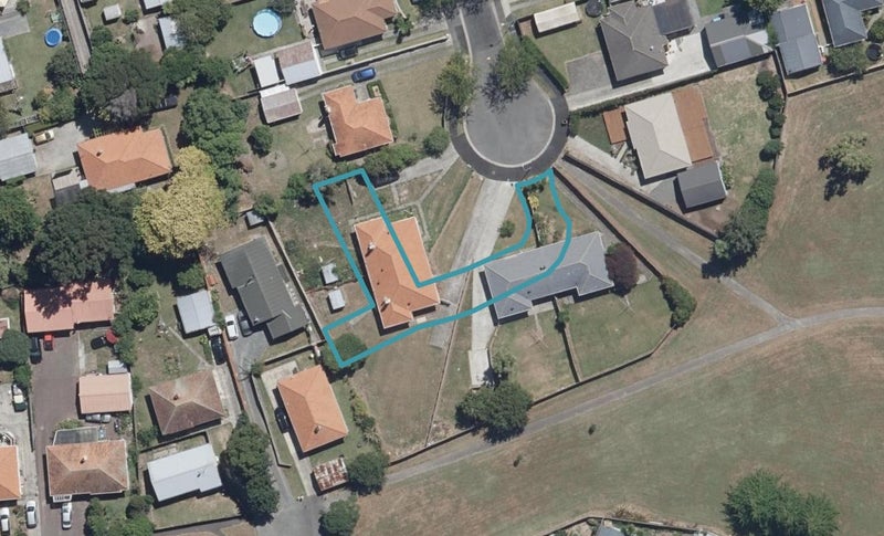 1/12 Armitage Place, Fairfield, Hamilton - Carousel 1