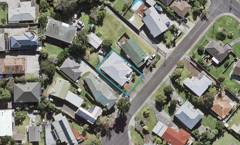 9 Fairlea Road, Te Atatu South, Auckland - Carousel 1