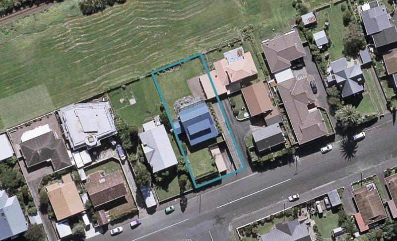 12 Birdwood Avenue, Moturoa, New Plymouth - Carousel 1