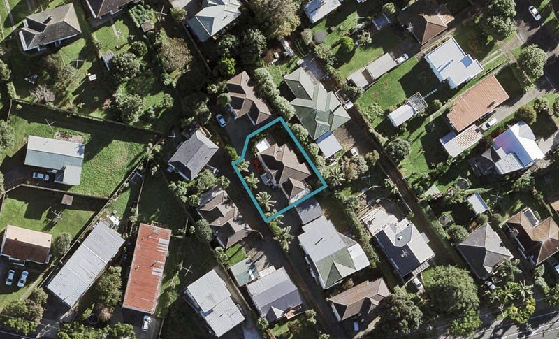 81B Owairaka Avenue, Mount Albert, Auckland - Carousel 1