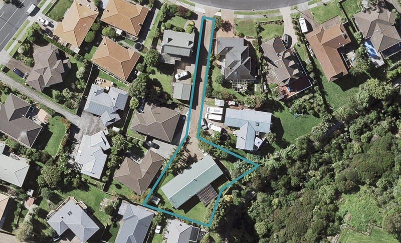 10 Channing Crescent, Botany Downs, Auckland - Carousel 1