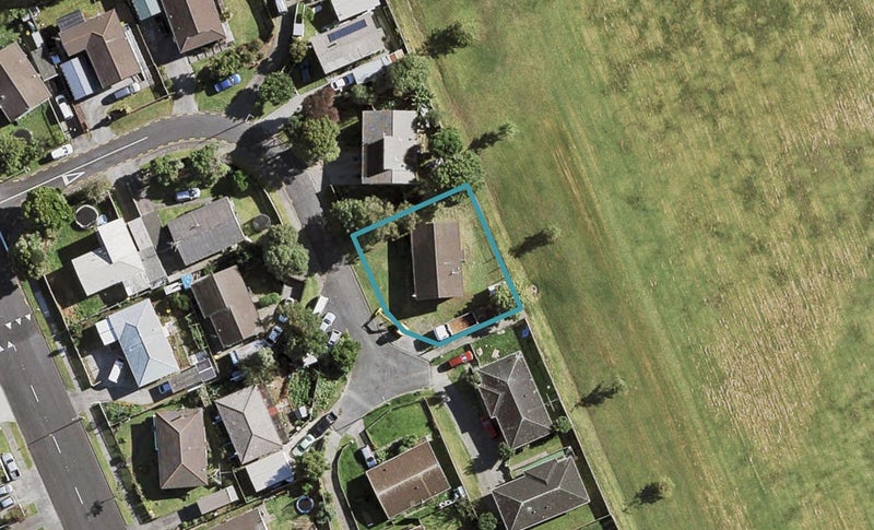 12 Celmisia Place, Weymouth, Auckland - Carousel 1