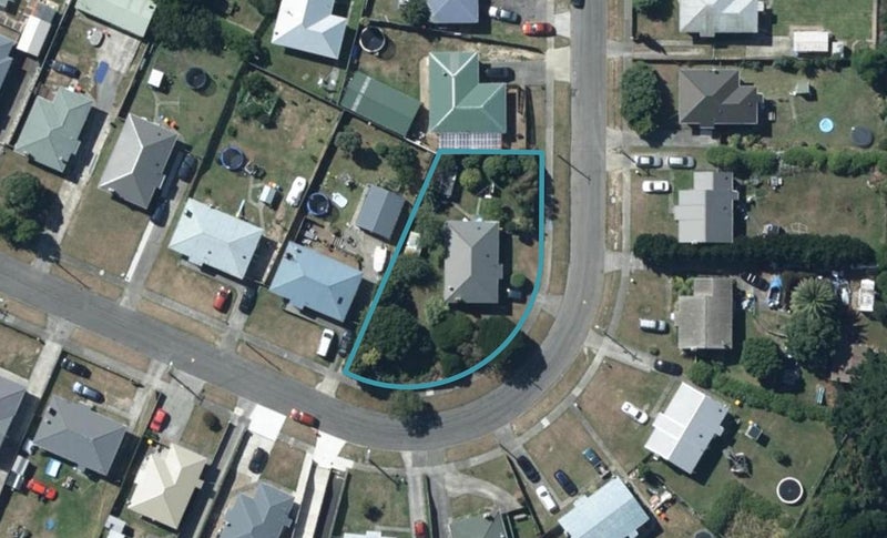 18 Whanga Crescent, Titahi Bay, Porirua - Carousel 1