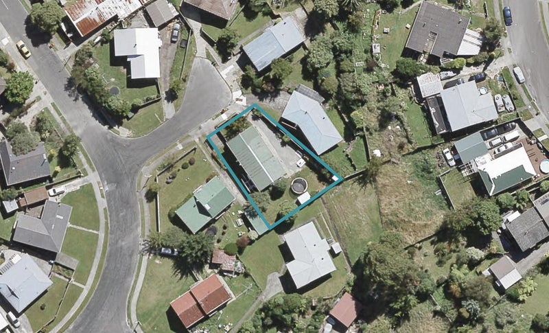 13 Edelweiss Grove, Timberlea, Upper Hutt - Carousel 1