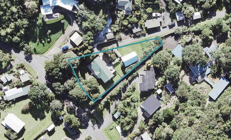 4 Foster Avenue, Huia, Auckland - Carousel 1