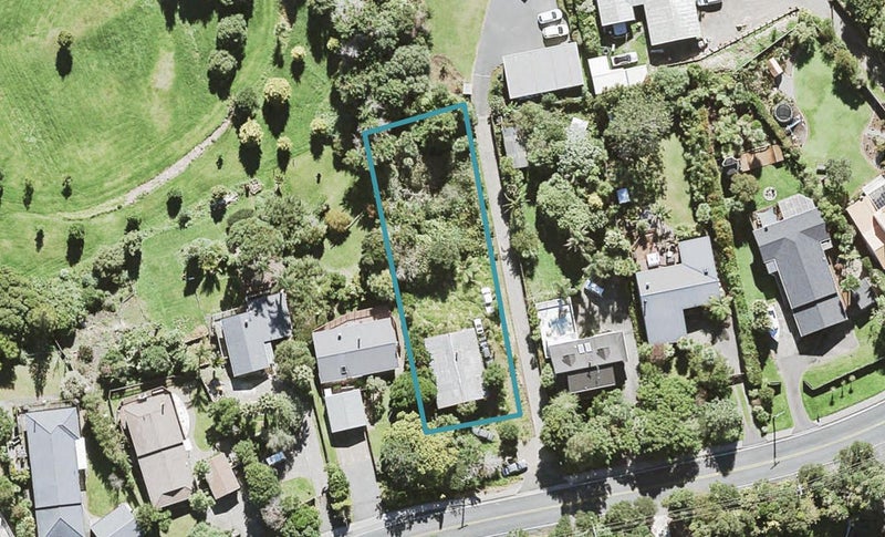 1075 Scenic Drive North, Swanson, Auckland - Carousel 1