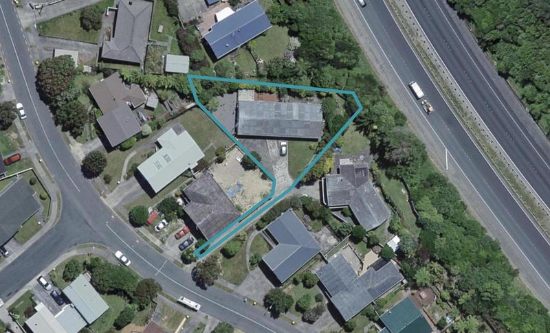 105A Taylor Terrace, Tawa, Wellington - Carousel 1