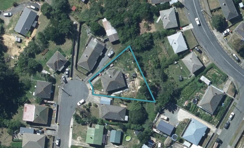 12 Norfolk Grove, Cannons Creek, Porirua - Carousel 1