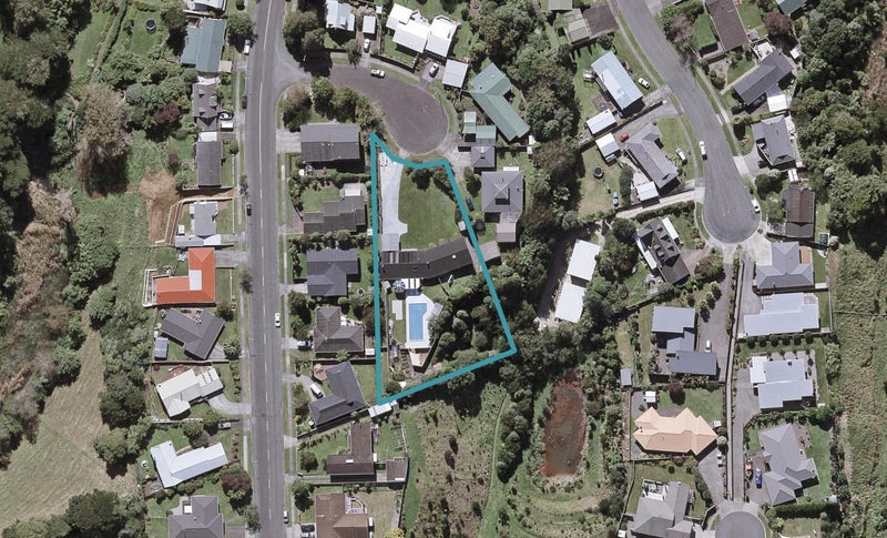 4 Highlands Place, Highlands Park, New Plymouth - Carousel 1