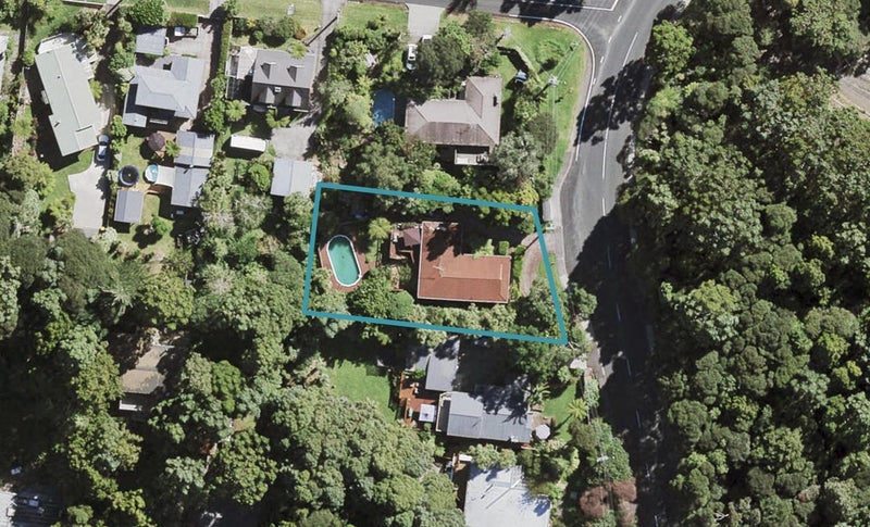 79 Woodlands Park Road, Titirangi, Auckland - Carousel 1