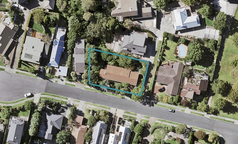 39 Charles Dickens Drive, Mellons Bay, Auckland - Carousel 1