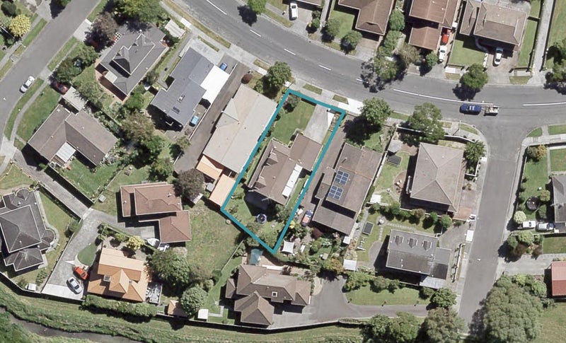 38 Waddington Drive, Naenae, Lower Hutt - Carousel 1