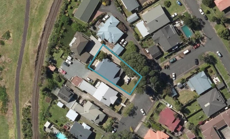 4 Hall Avenue, Regent, Whangarei - Carousel 1